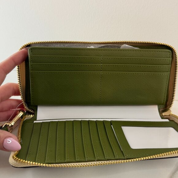 Michael Kors Evergreen MLT Center Striped Large Travel Continental Wallet NWT - Picture 2 of 13